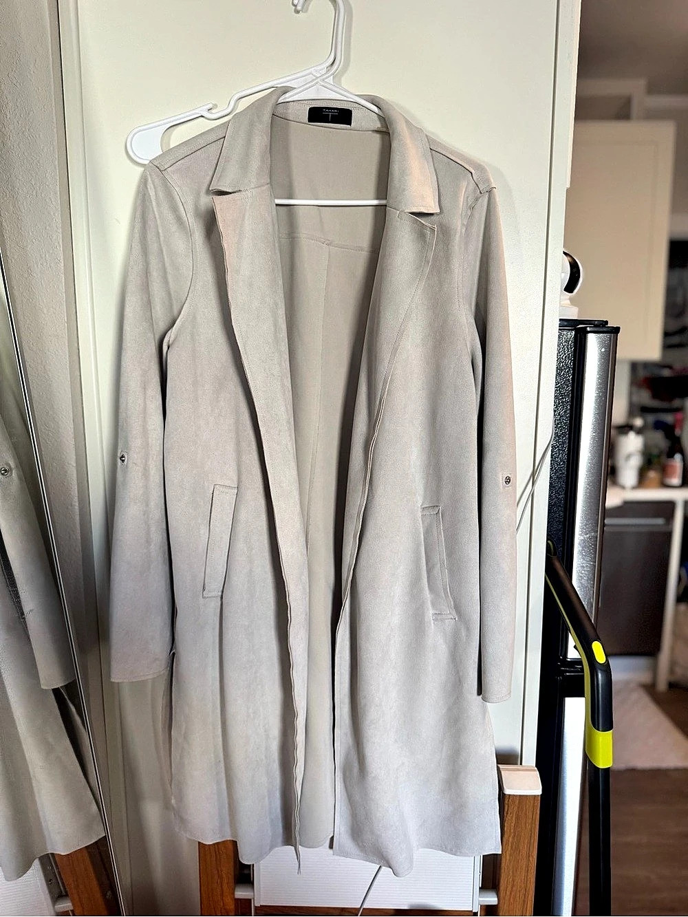 Tahari Longline Trench Coat in Beige Size Medium Like New